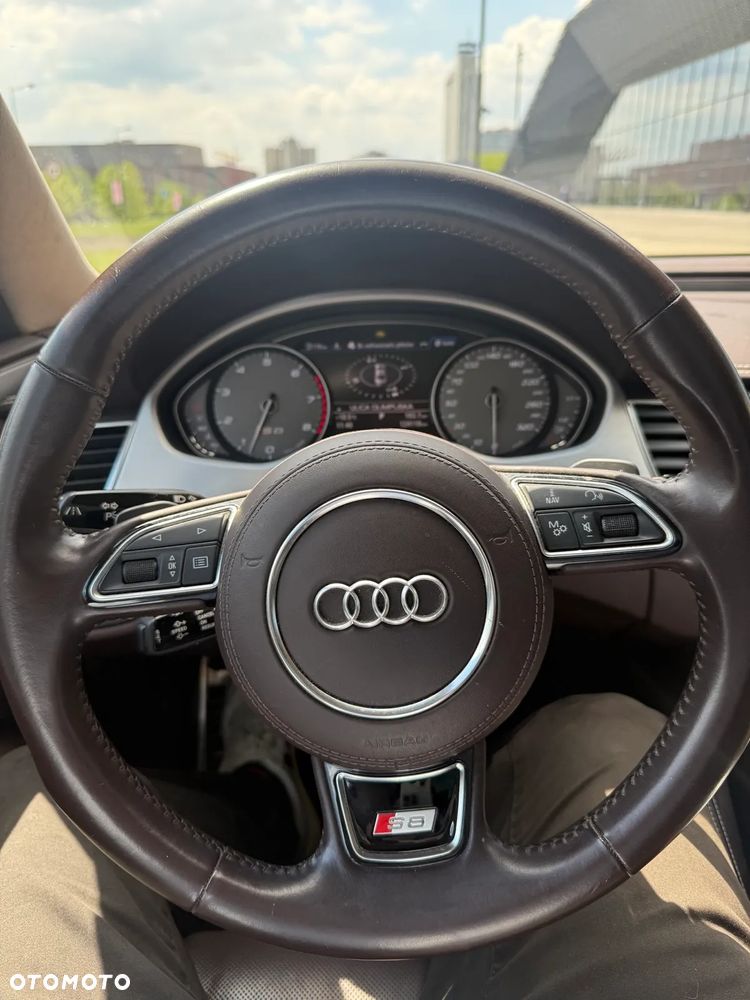 Audi S8 - 15