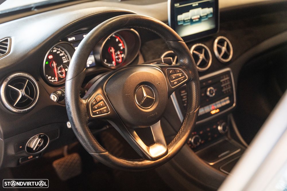 Mercedes-Benz CLA 220 d 7G-DCT Urban - 17
