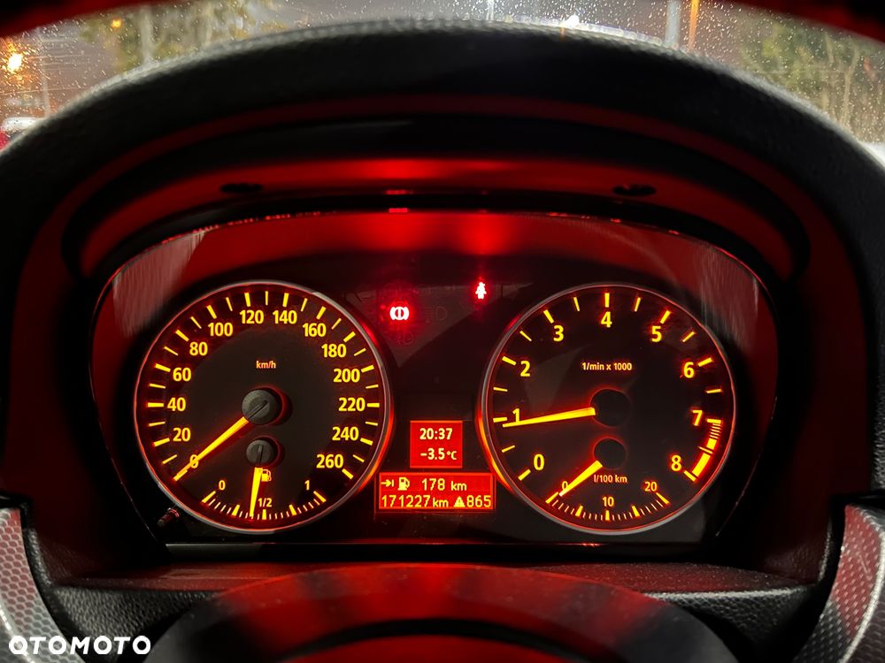 BMW Seria 3 320i - 28