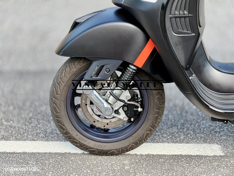 Vespa GTS Super Black Matte - 14