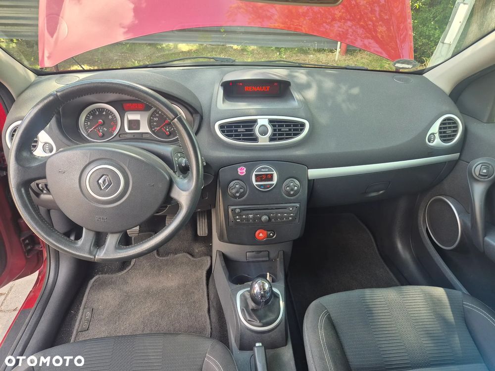 Renault Clio 1.2 16V Privilege - 17