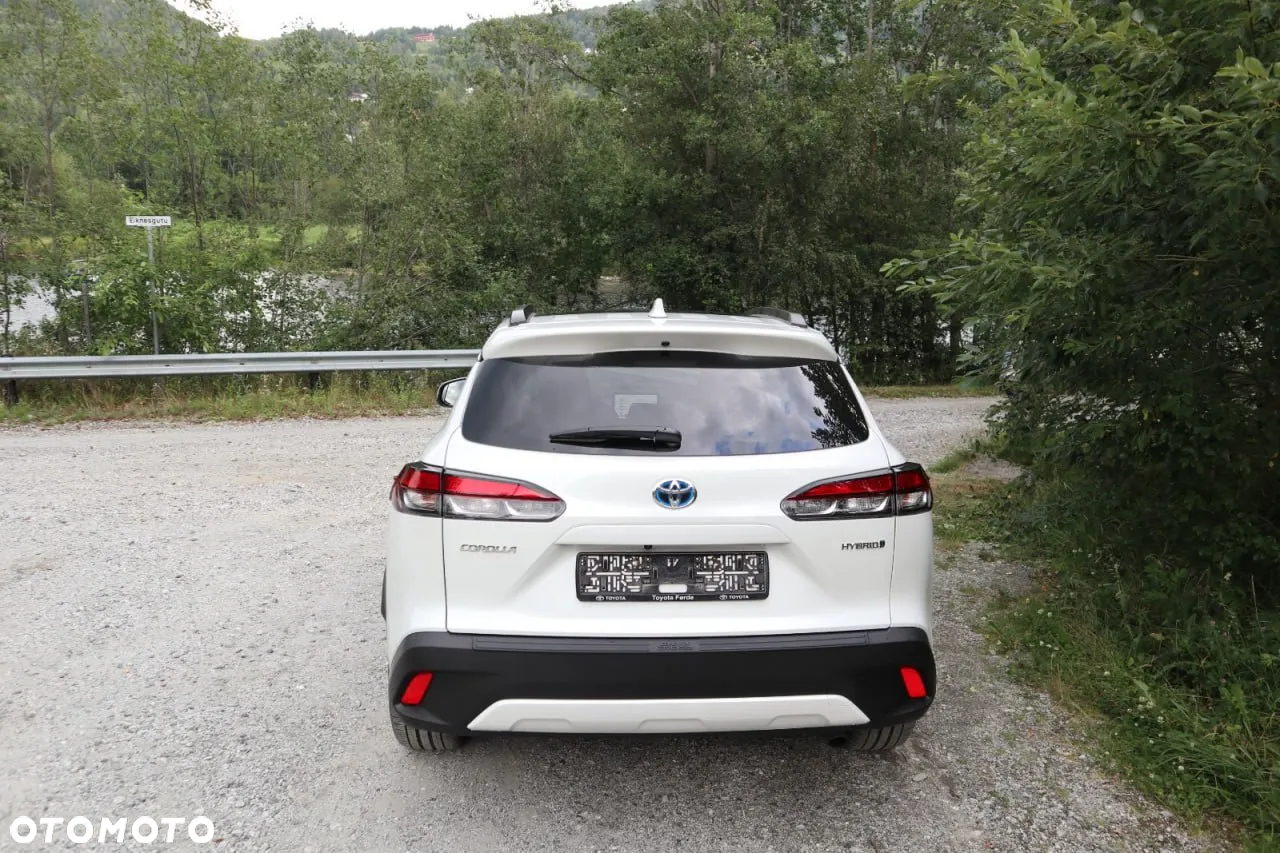 Toyota Corolla Cross 2.0 Hybrid Executive AWD - 12