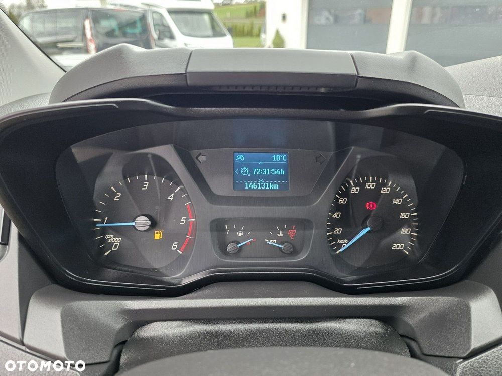 Ford Tourneo Custom - 22