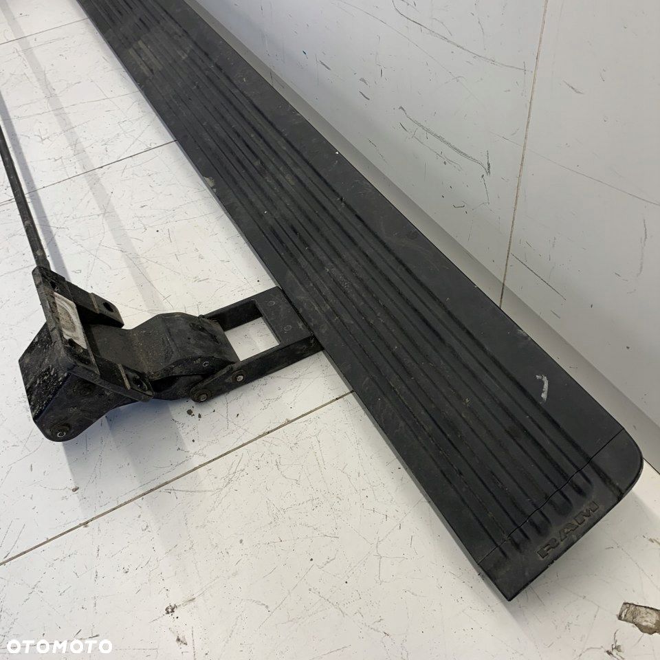Próg prawy elektryczny wysuwan schodek stopień DODGE RAM V 1500 LIMITED 21r - 5