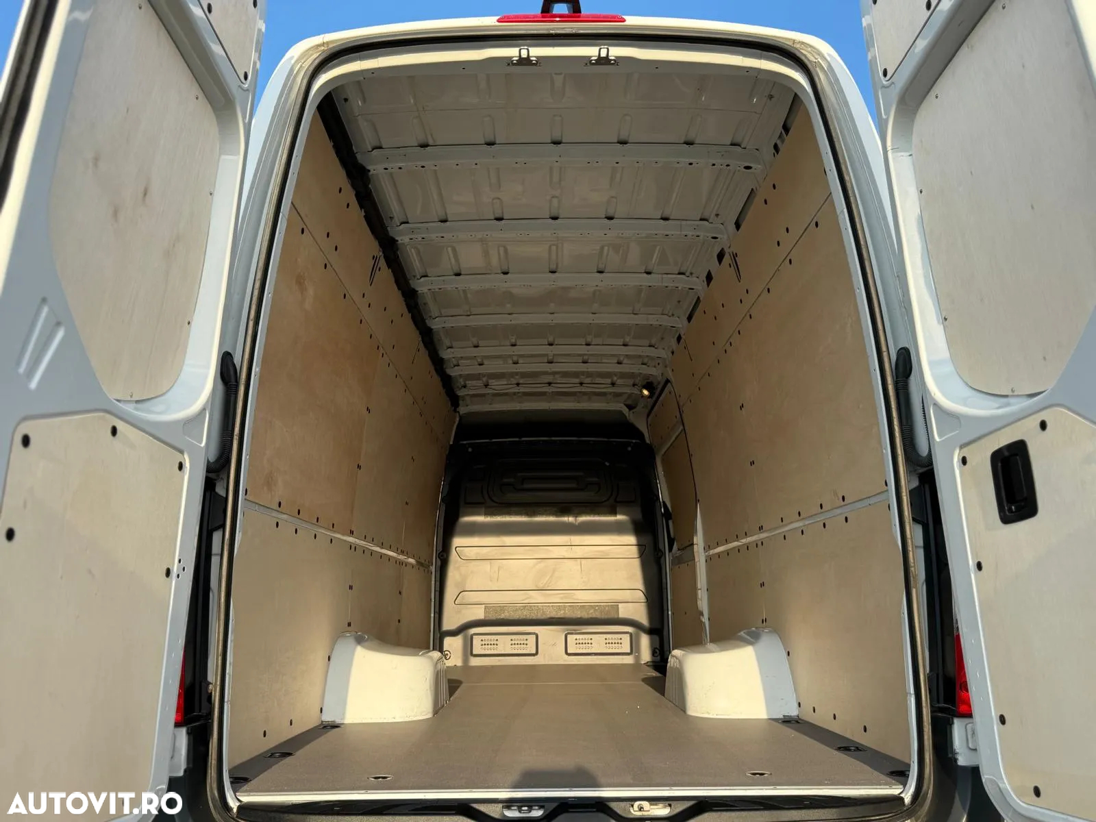 Mercedes-Benz Sprinter - 22