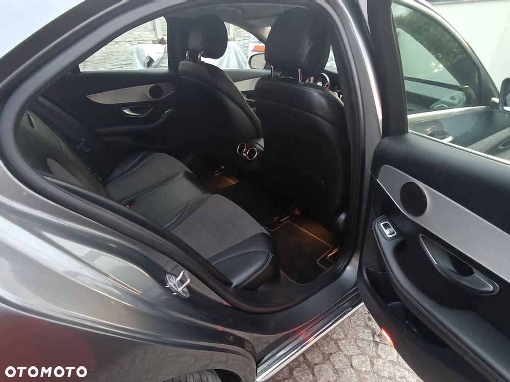 Mercedes-Benz Klasa C 180 9G-TRONIC Exclusive - 12
