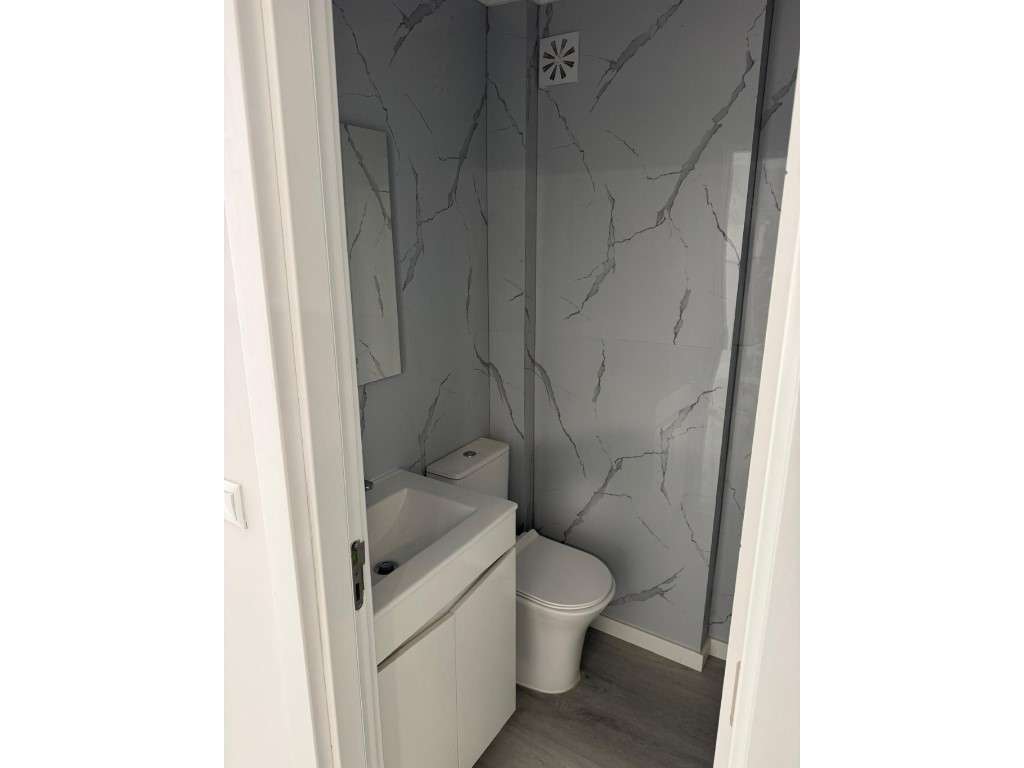 Apartamento T2, Benfica, em fase de remodelação - Grande imagem: 5/9