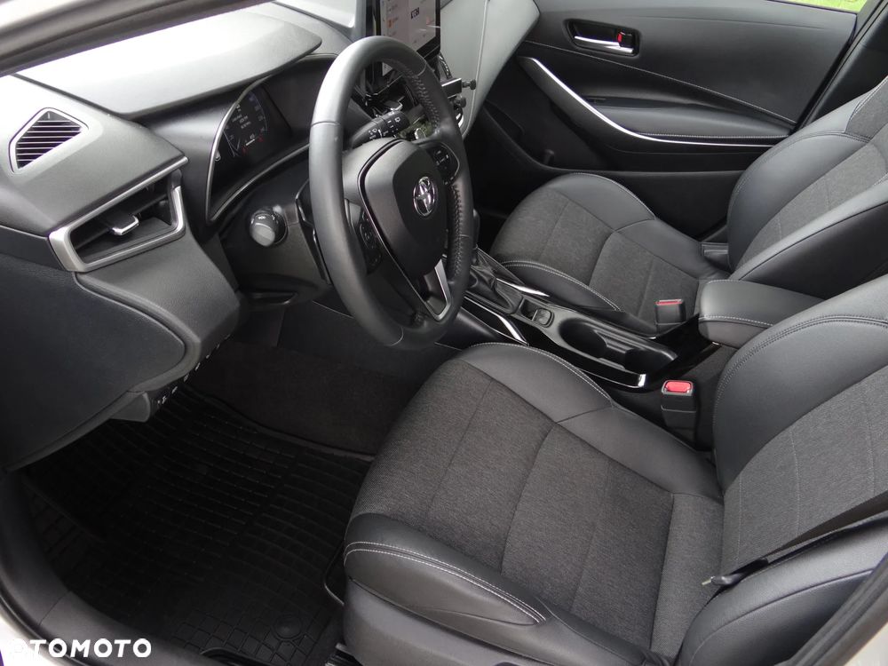 Toyota Corolla 2.0 Hybrid Executive - 19