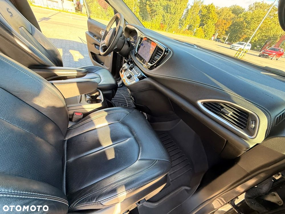 Chrysler Pacifica - 23