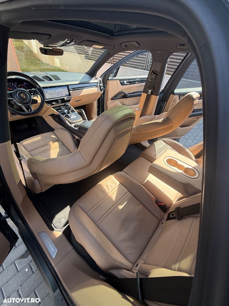 Porsche Cayenne Standard - 17