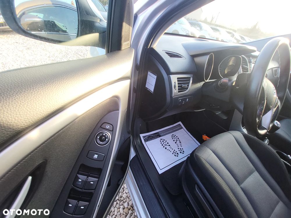 Hyundai i30 blue Kombi 1.6 CRDi Premium - 22