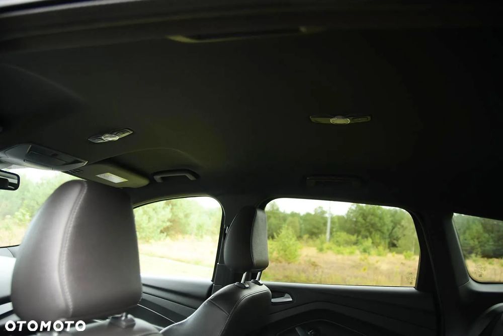 Ford Kuga 2.0 TDCi 2x4 ST-Line - 33