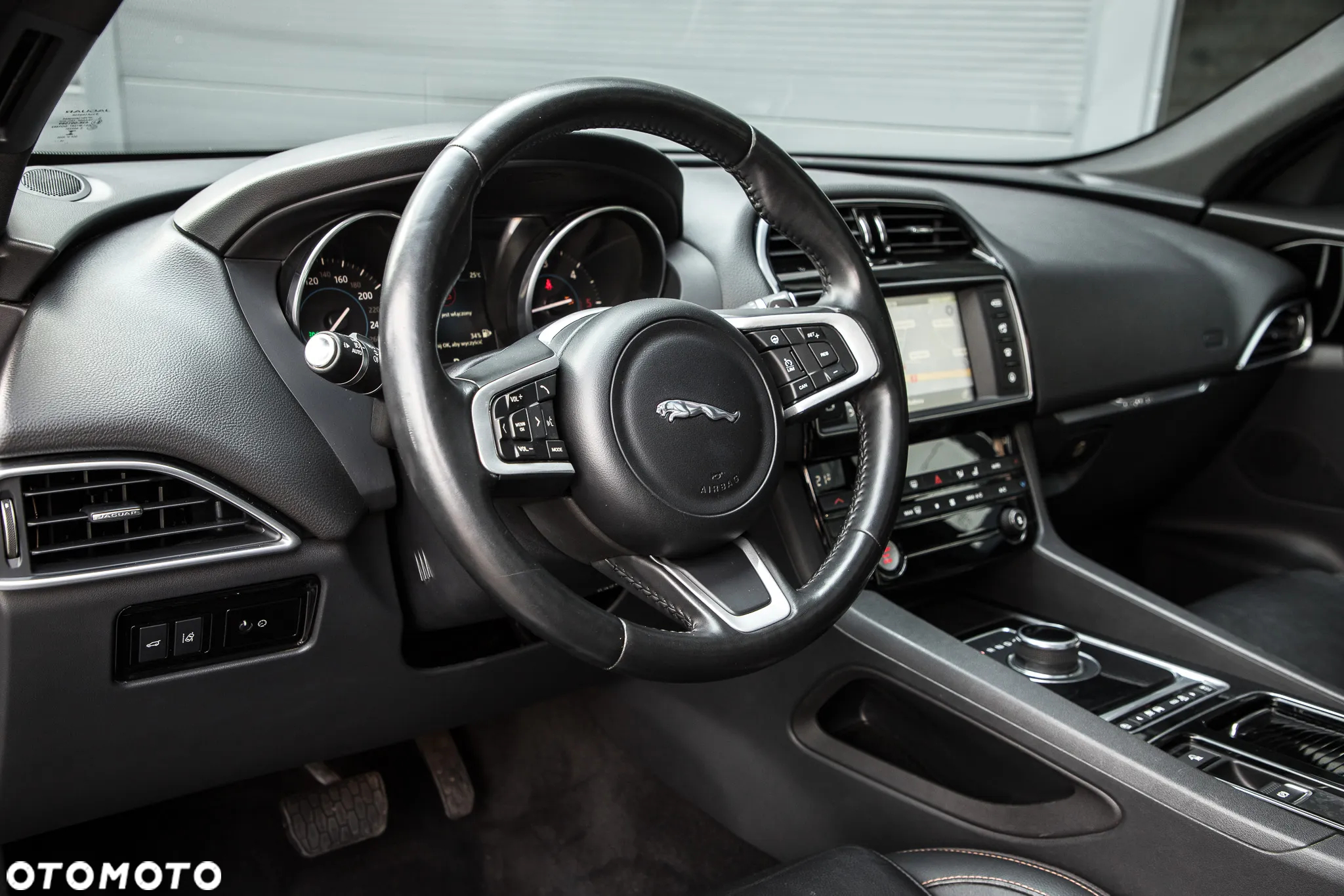 Jaguar F-Pace 2.0 i4D AWD Prestige - 12