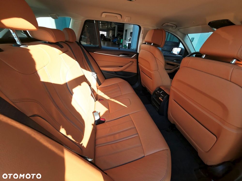BMW Seria 5 530i xDrive mHEV Luxury Line - 13