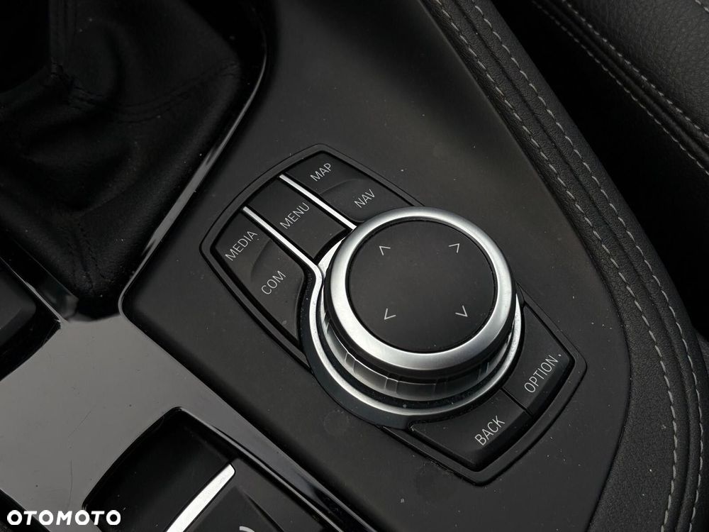 BMW X1 sDrive18i Sport Line - 10