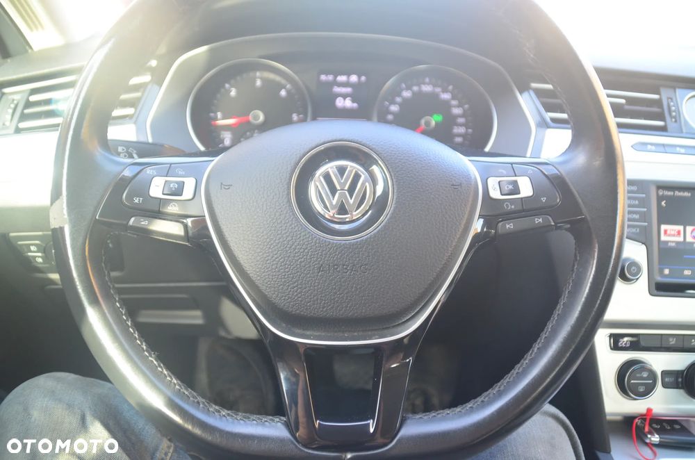 Volkswagen Passat - 23