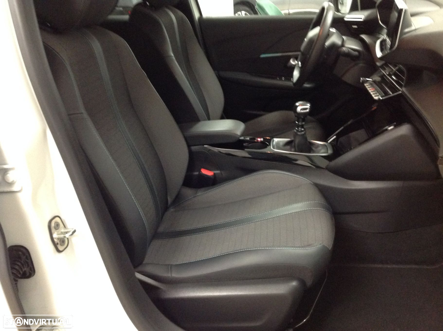 Peugeot 208 1.2 PureTech Allure - 25