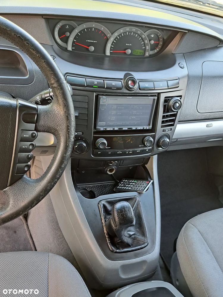 SsangYong/KGM Rodius - 10