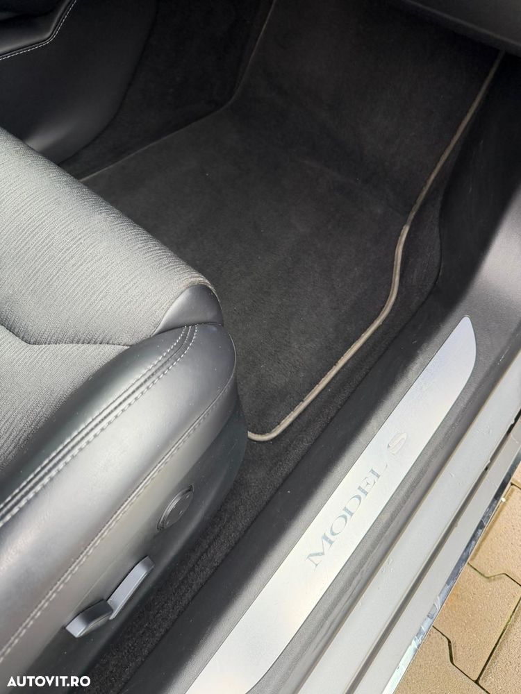 Tesla Model S - 11