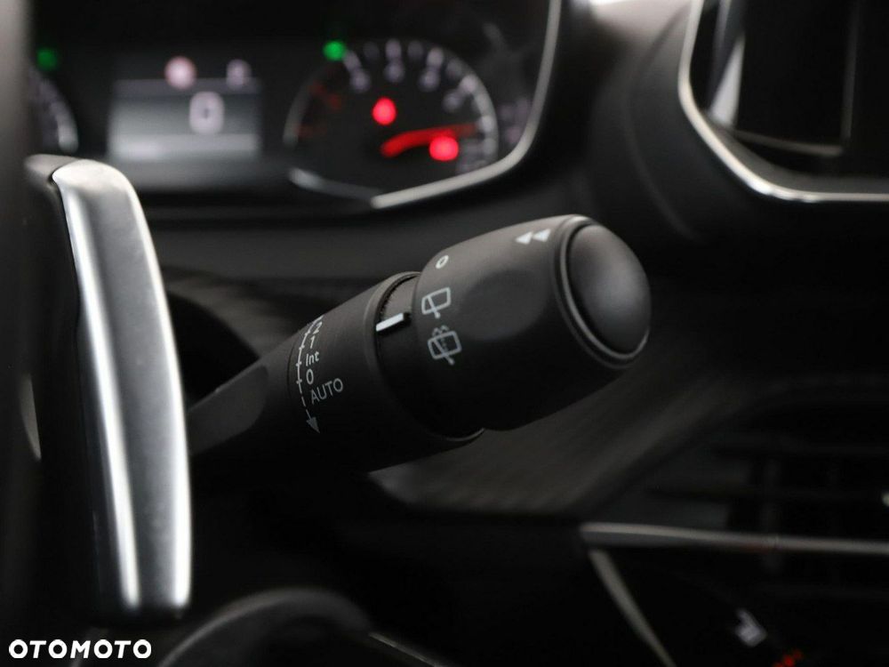 Peugeot 2008 PureTech 130 EAT8 Allure - 32