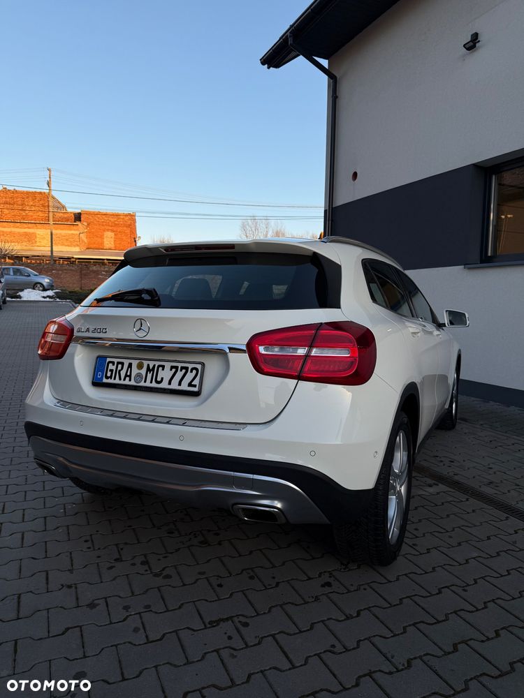 Mercedes-Benz GLA 200 7G-DCT - 2