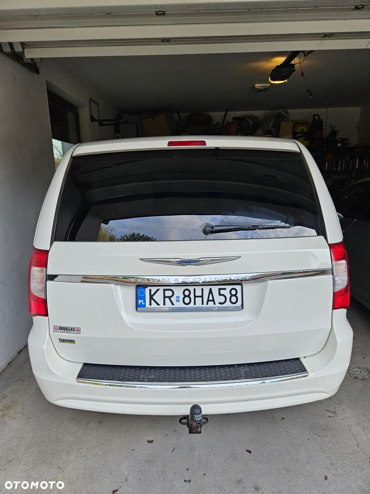 Chrysler Town & Country - 4