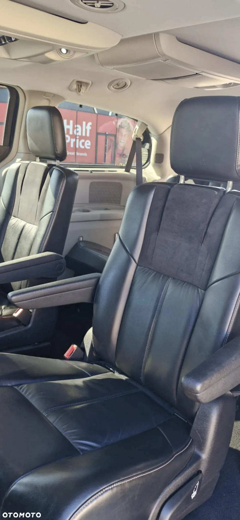 Chrysler Town & Country 3.6 Limited - 9