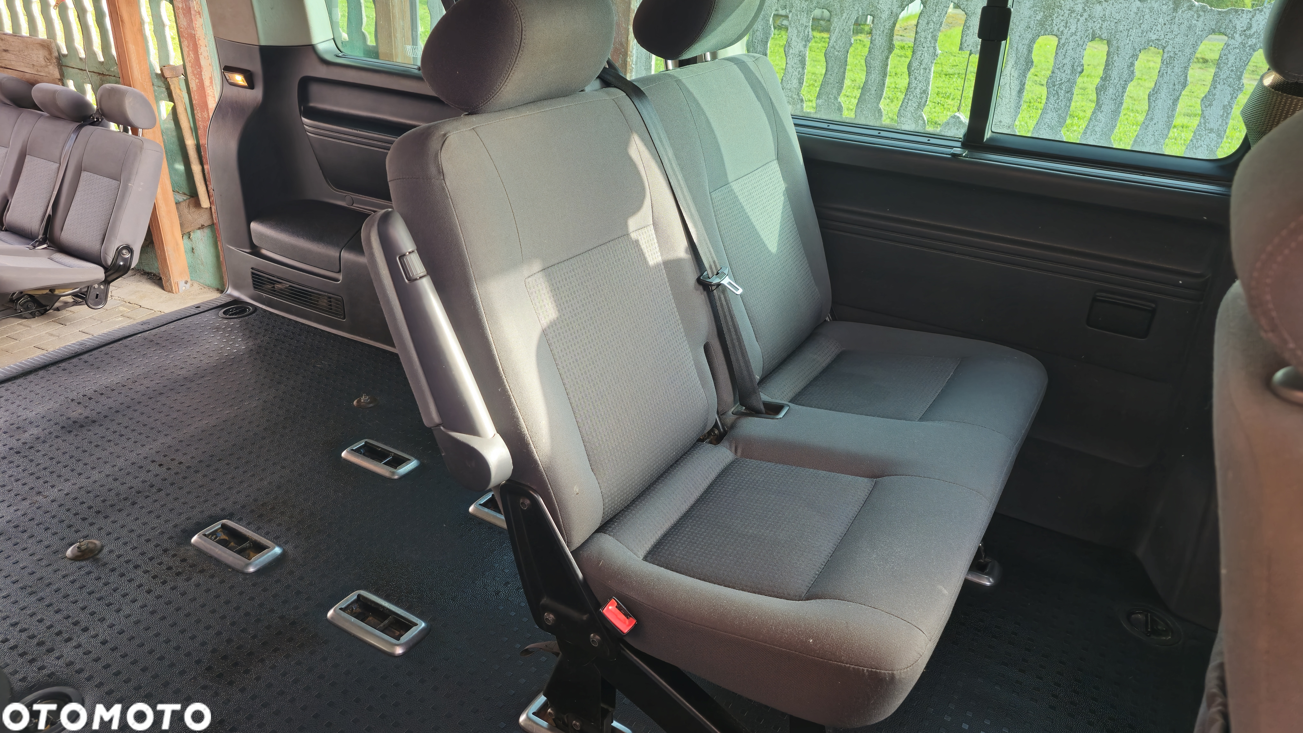 Volkswagen Caravelle - 13