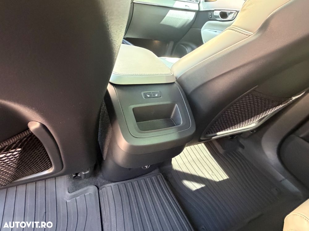 Volvo XC 90 - 8