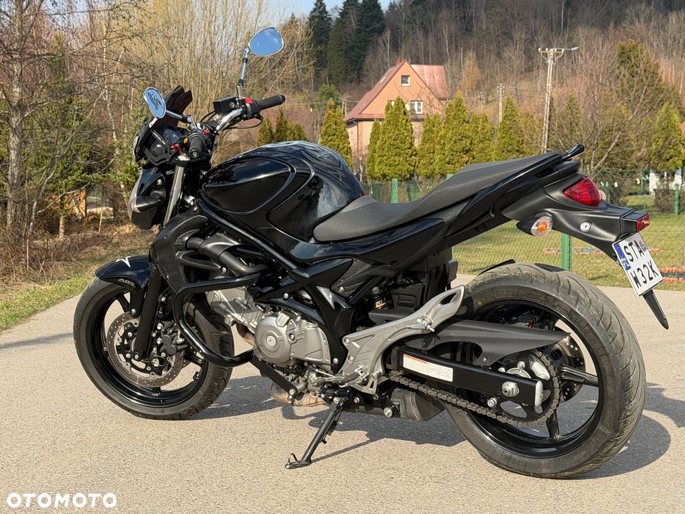 Suzuki Gladius - 5