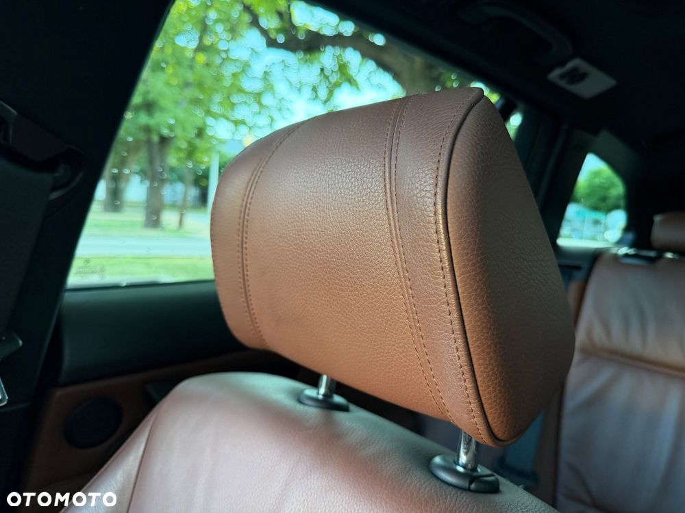 BMW Seria 3 330i - 21