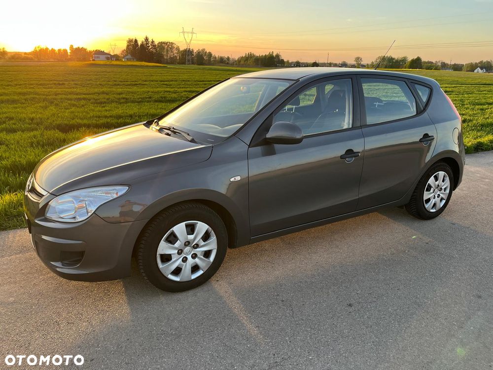 Hyundai i30 1.4 Base + - 13