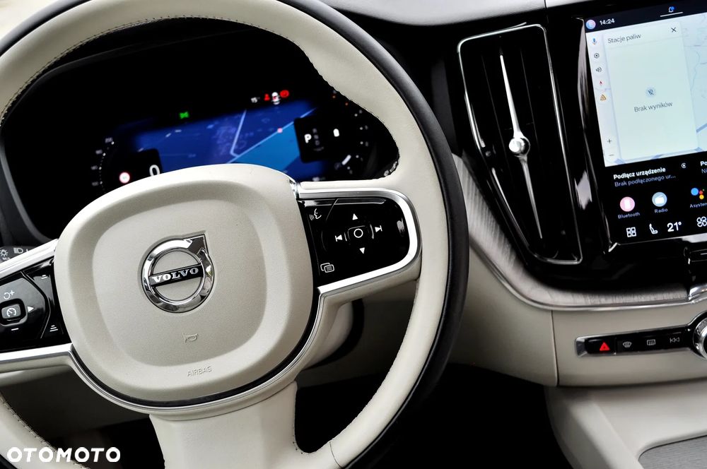 Volvo XC 60 B4 D AWD Plus Dark - 19
