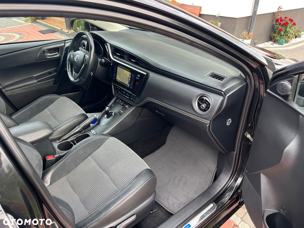 Toyota Auris ver-1-8-hsd-luna - 21