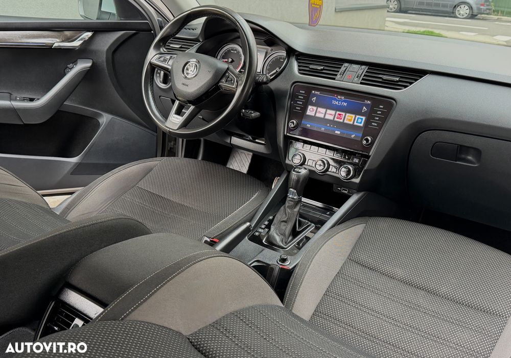 Skoda Octavia Combi 2.0 TDI DSG 4X4 Scout - 5