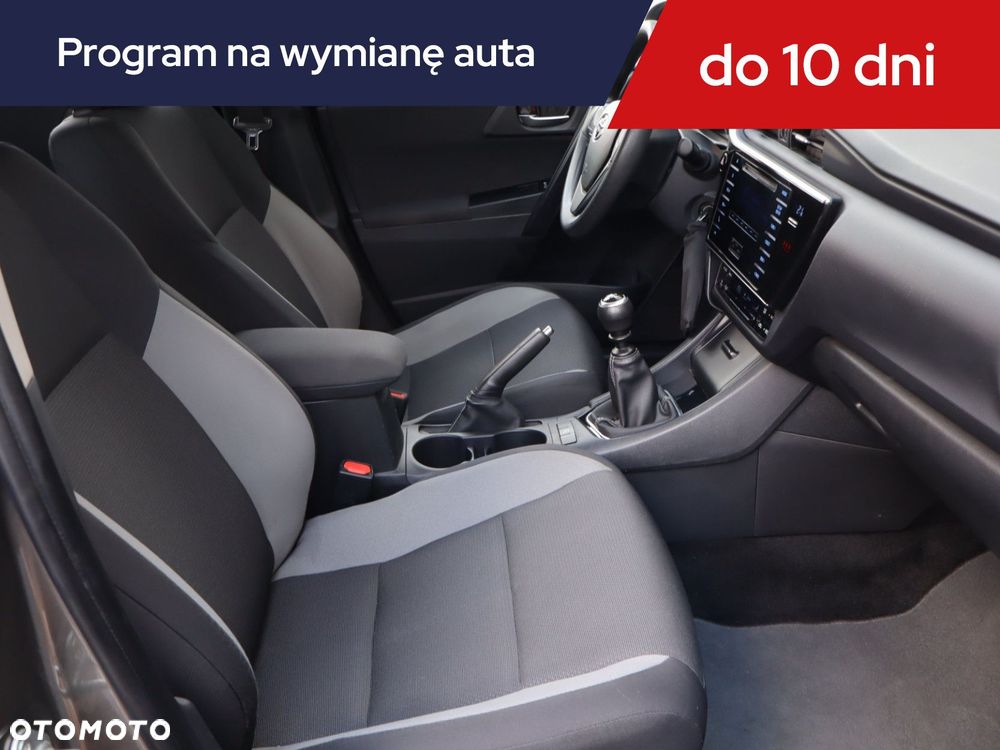 Toyota Auris - 11