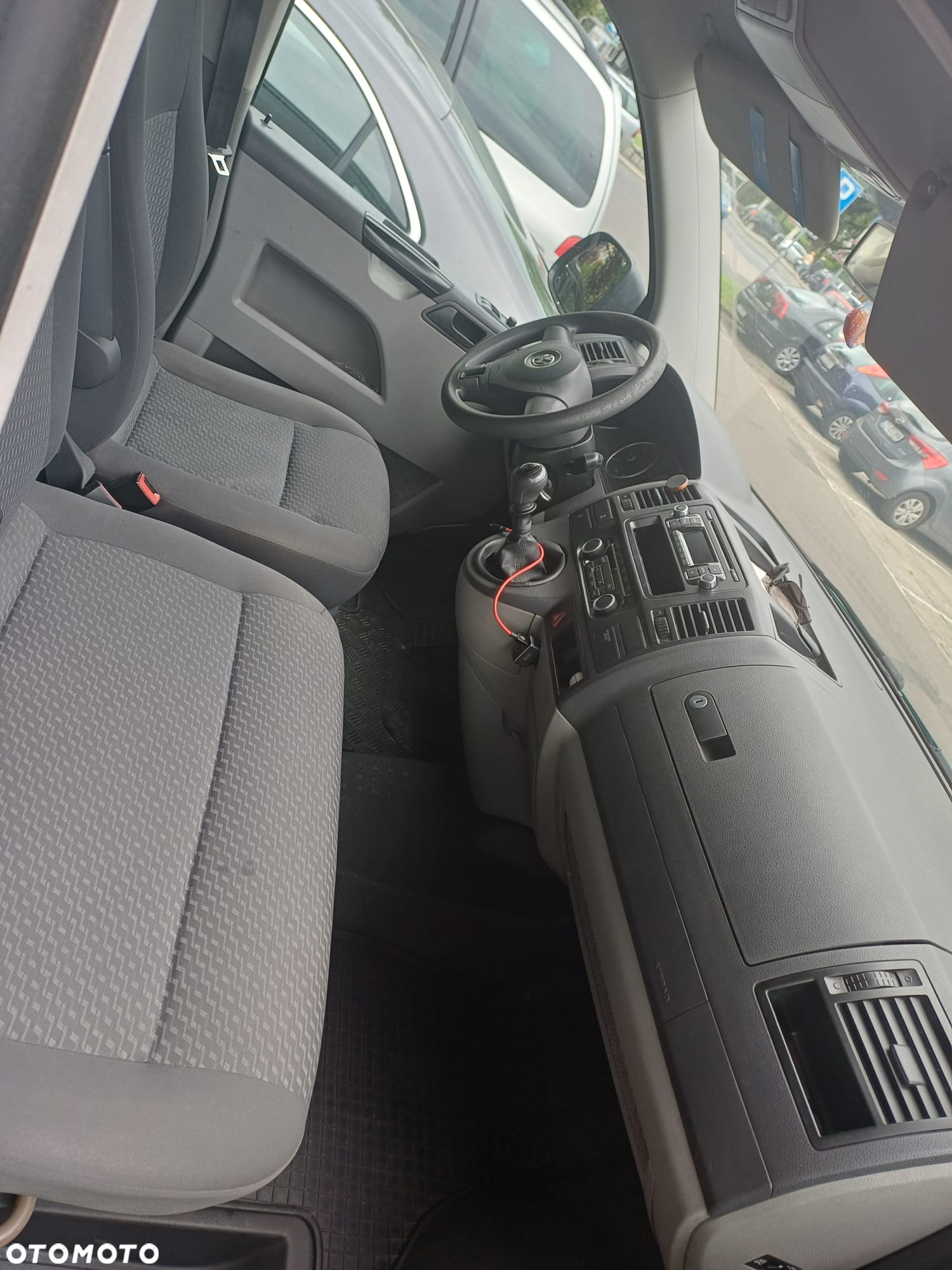 Volkswagen Caravelle - 9