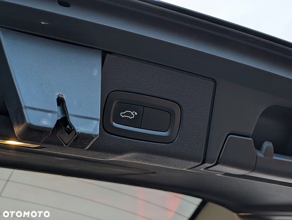 Volvo XC 60 D5 AWD R-Design - 40