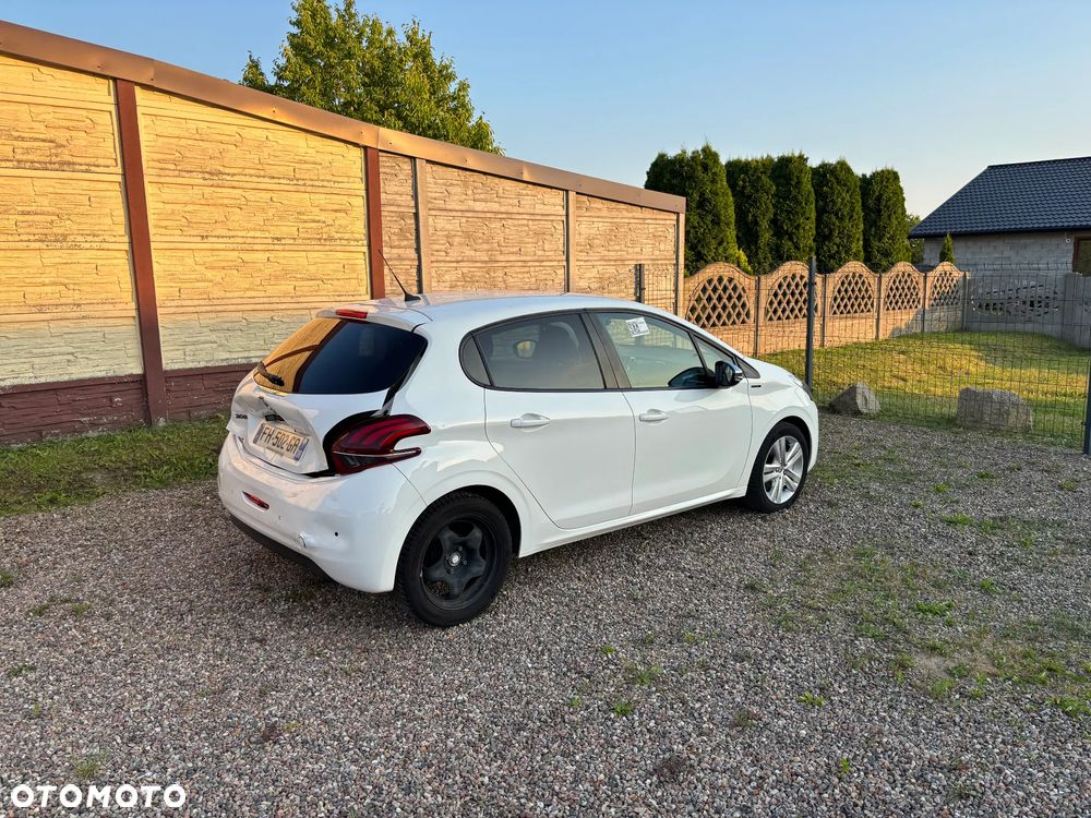 Peugeot 208 PureTech 82 Stop & Start Signature - 17