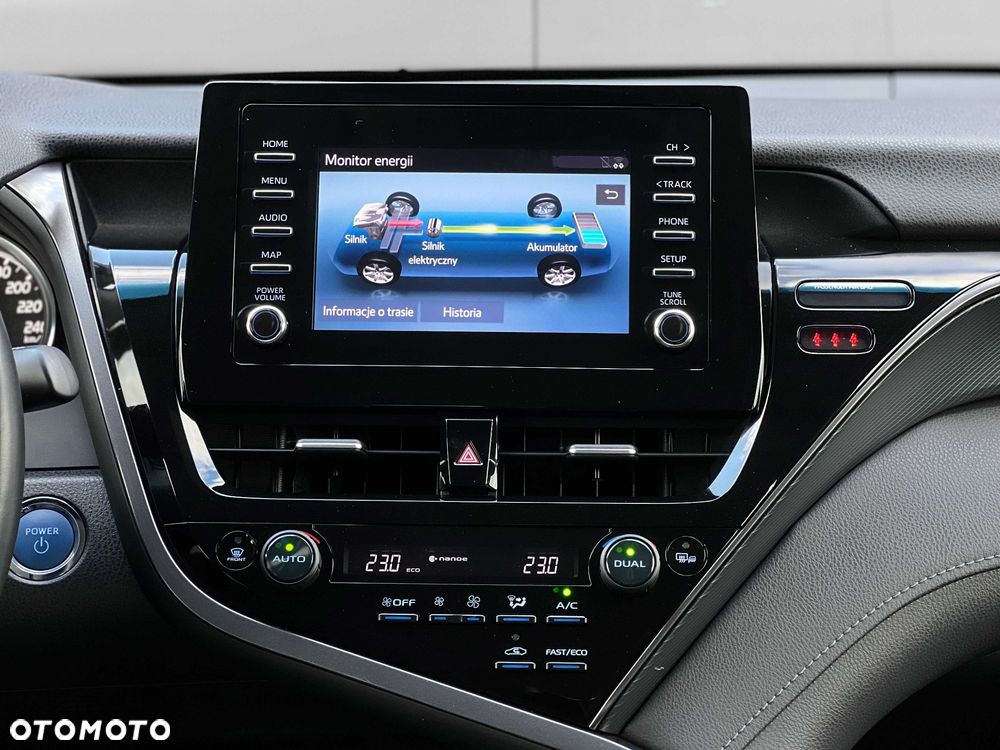 Toyota Camry 2.5 Hybrid Comfort CVT - 24