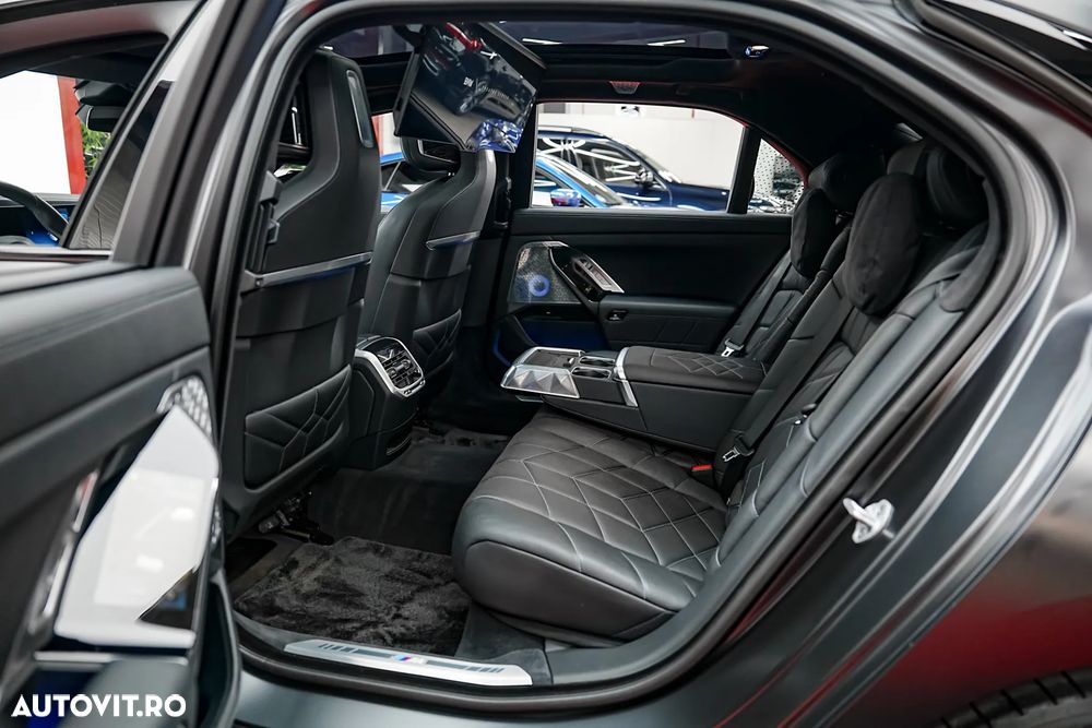 BMW Seria 7 740d xDrive MHEV - 19