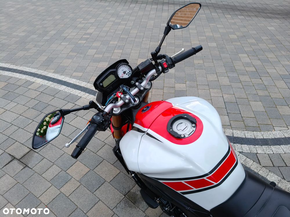Yamaha FZ8 - 11