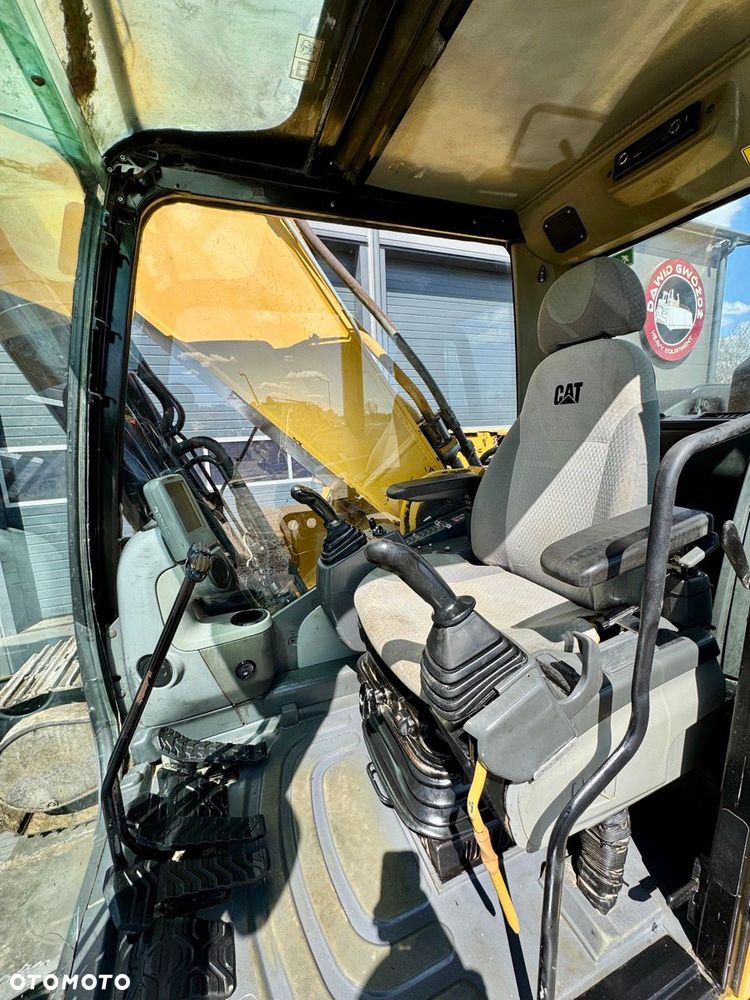 Caterpillar 330D - 6