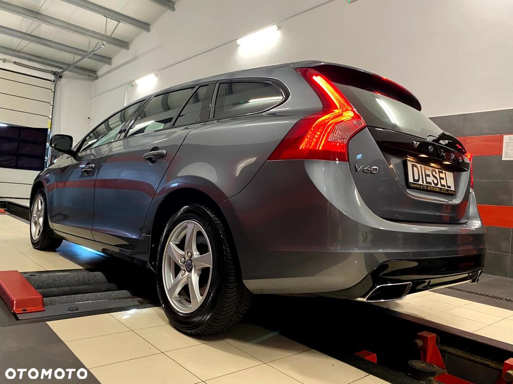 Volvo V60 D2 Summum - 14