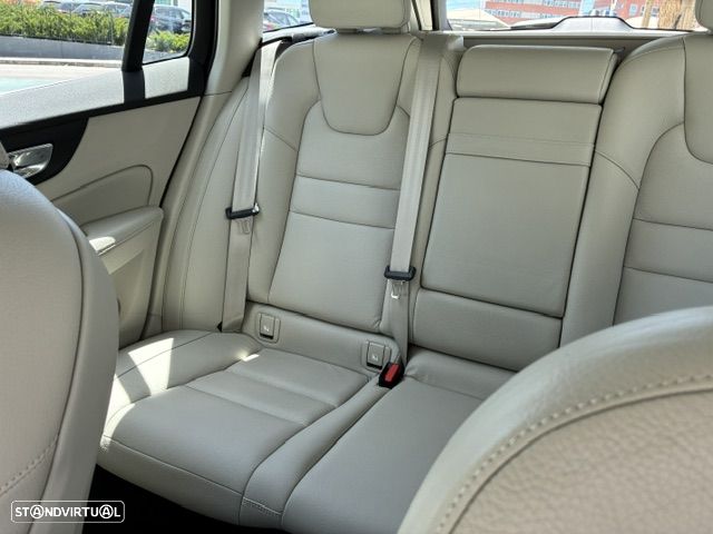 Volvo V60 2.0 D4 Momentum Plus Geartronic - 17
