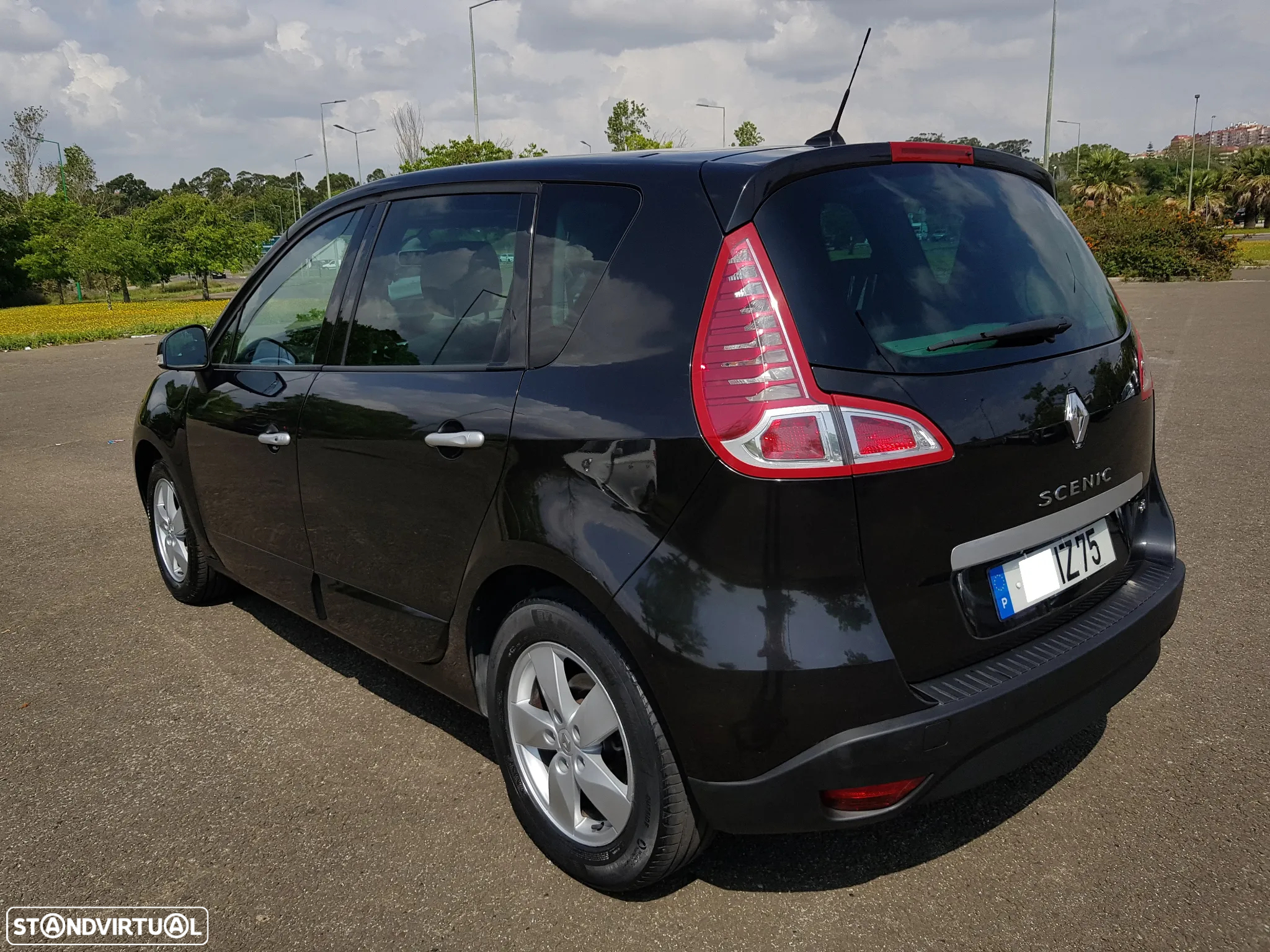 Renault Scénic 1.5 dCi Dynamique S - 4