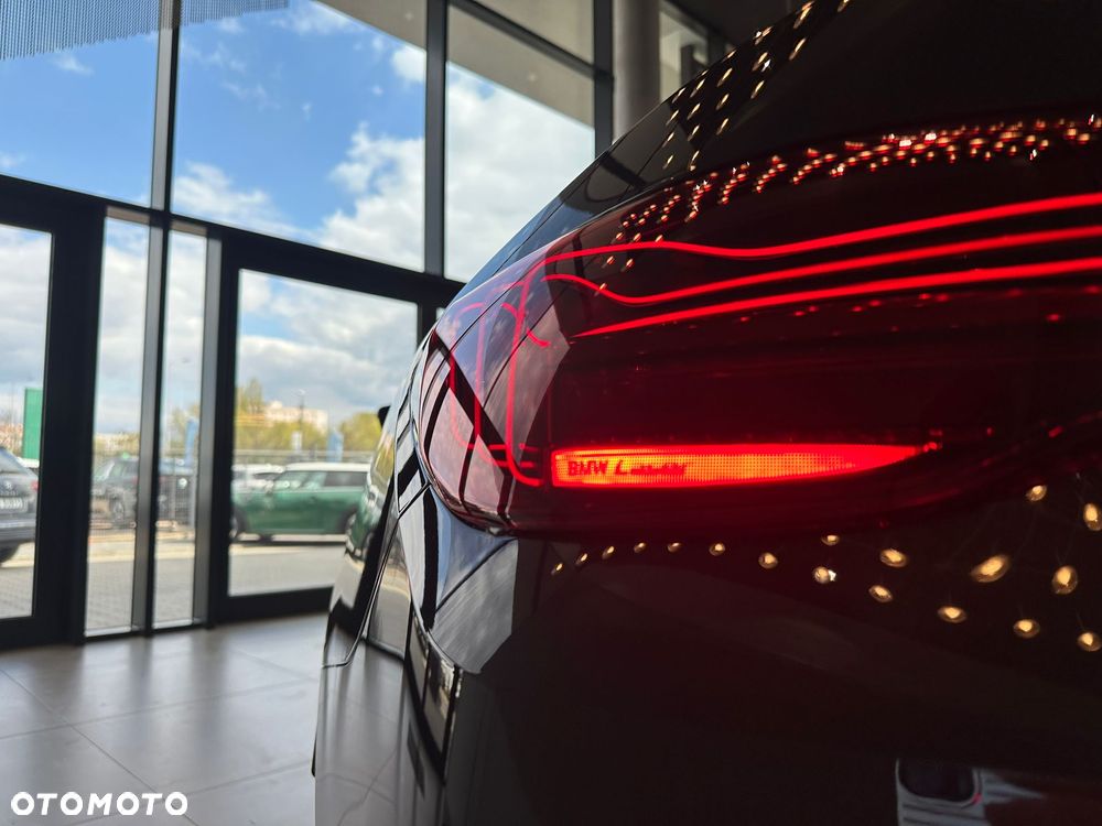 BMW Seria 3 330i xDrive M Sport - 13