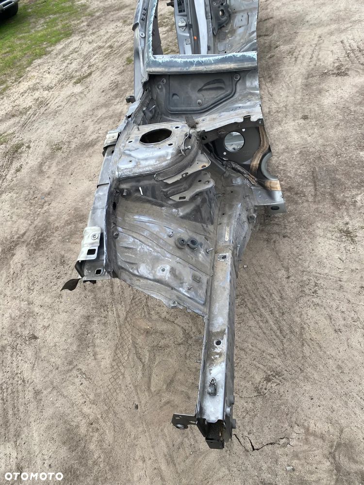 MERCEDES 177 slupek prog cwiartka prawy lewy caly bok 787 - 3