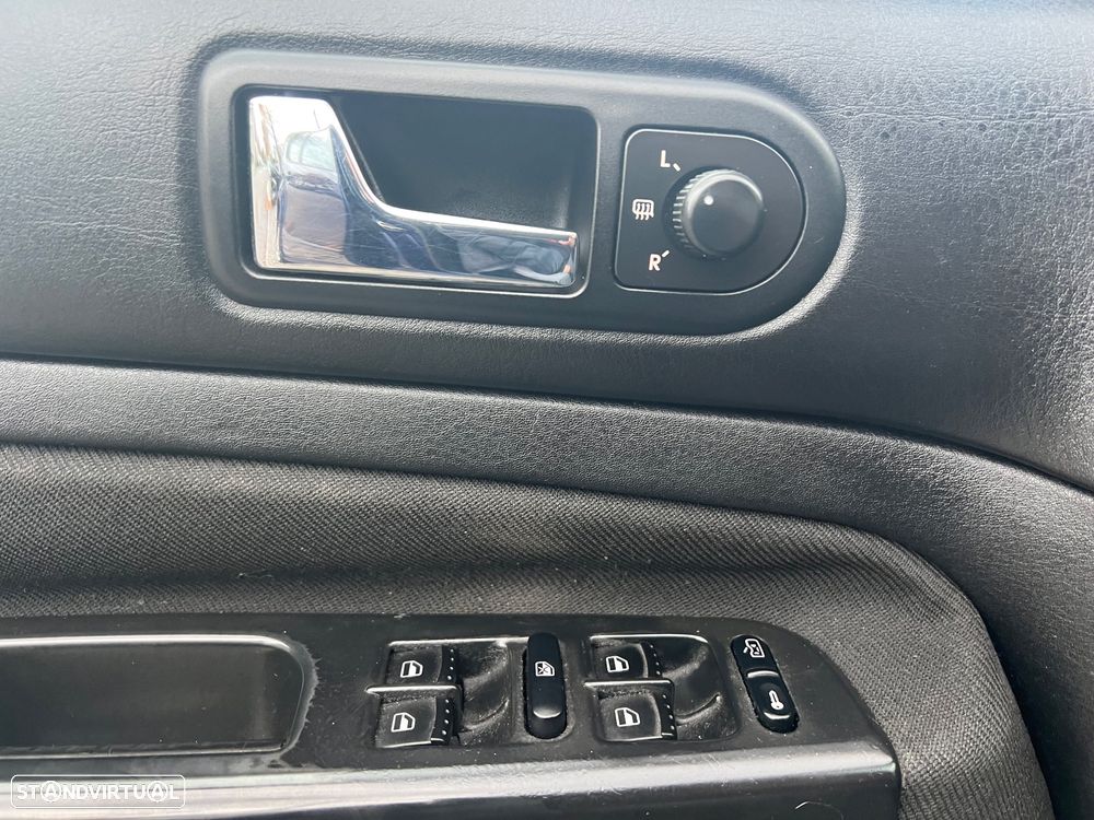 VW Golf 1.9 TDi 25 Anos - 16