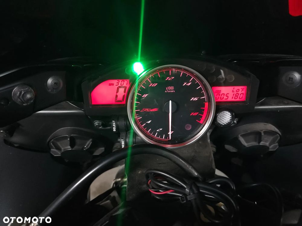 Yamaha R6 - 6